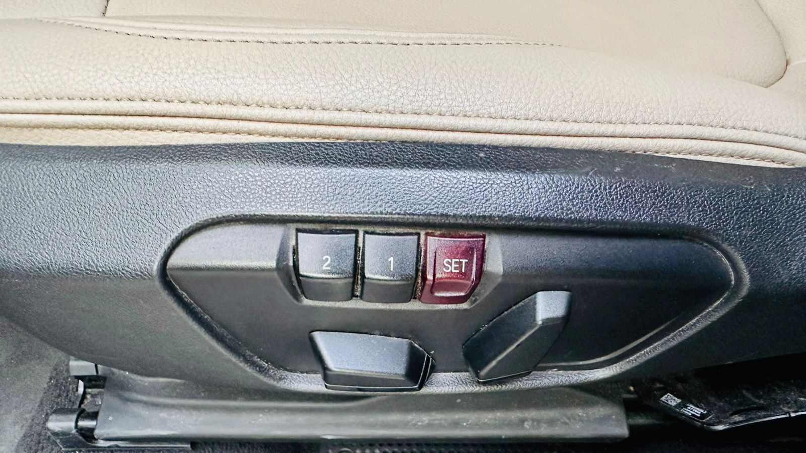 B12008 (25)