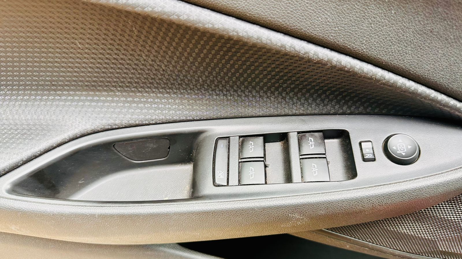 
								Chevrolet Onix LT 2023 full									