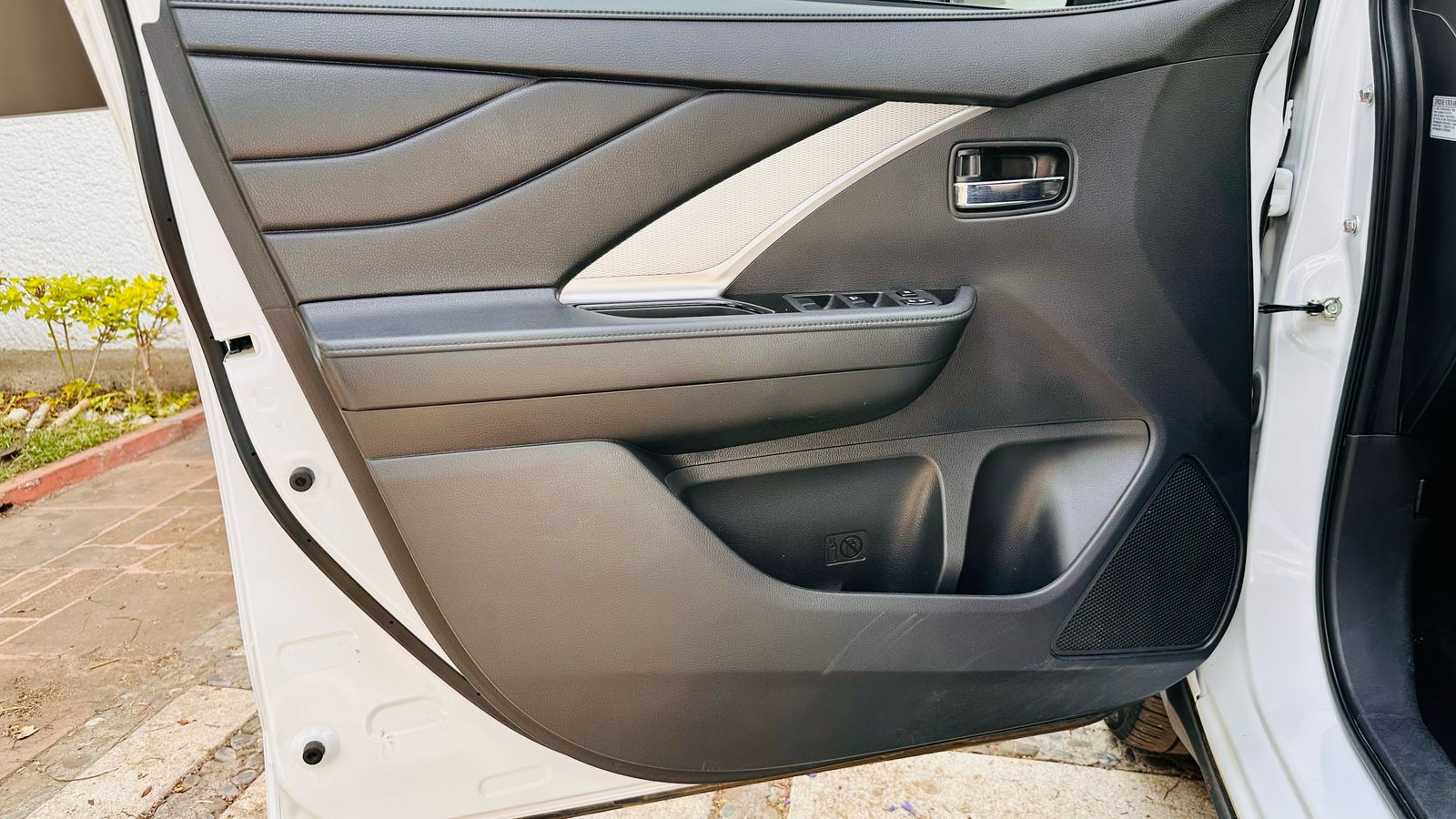 
								MITSUBISHI XPANDER CROSS LIMITED 2023 full									