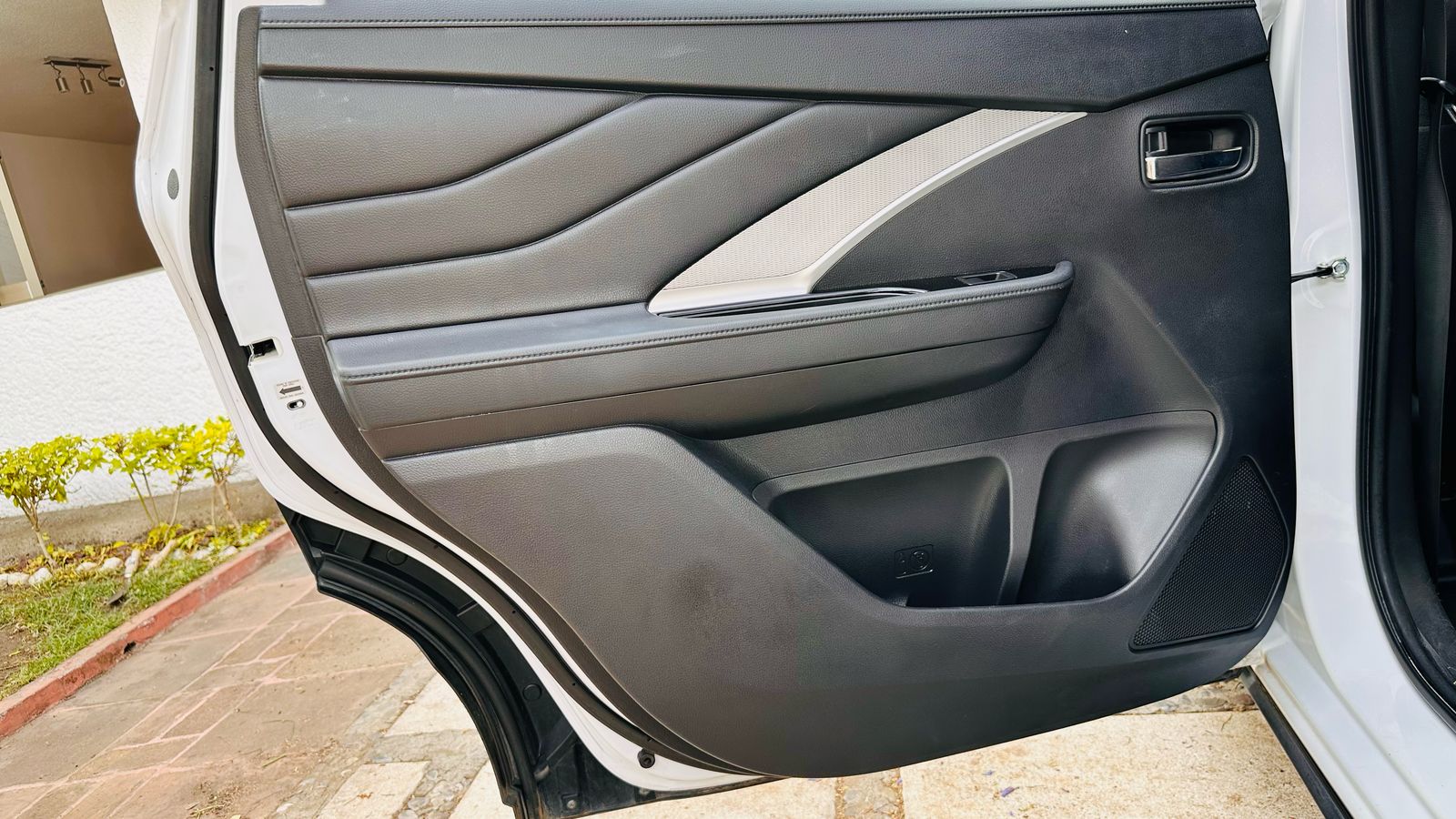 
								MITSUBISHI XPANDER CROSS LIMITED 2023 full									